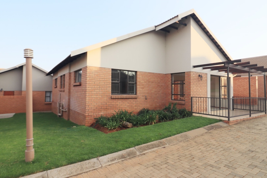 2 Bedroom Property for Sale in Langenhovenpark Free State